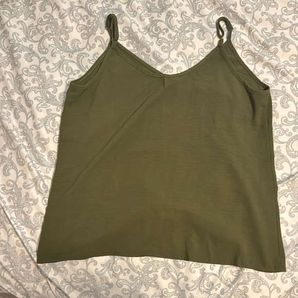 Green Buttoned Tie Front Sleeveless Camisole - Picture 3 of 4